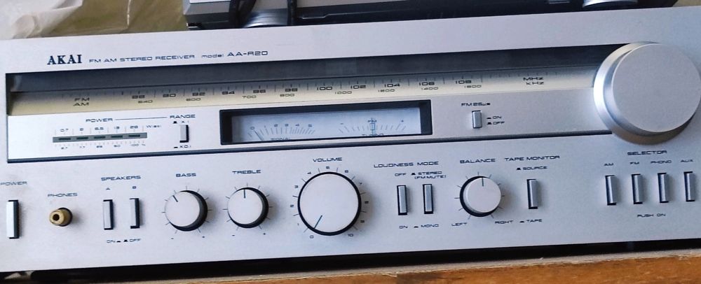 Продам винтажный стереоресивер Akai AA-R20.