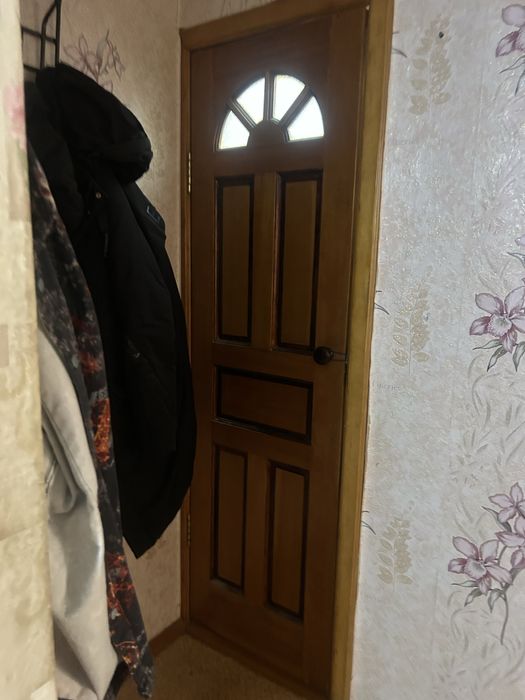 Двери б/у лак натуральное дерево