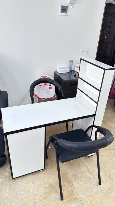 Продается маникюрный стол