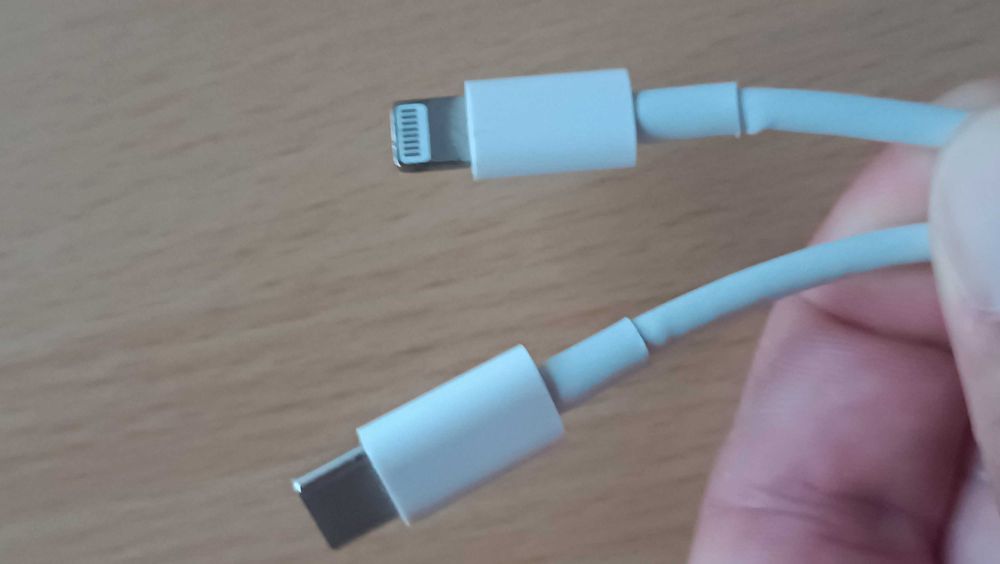Кабел за данни и зареждане на Apple за iPhone USB-C към Lightning  1 м