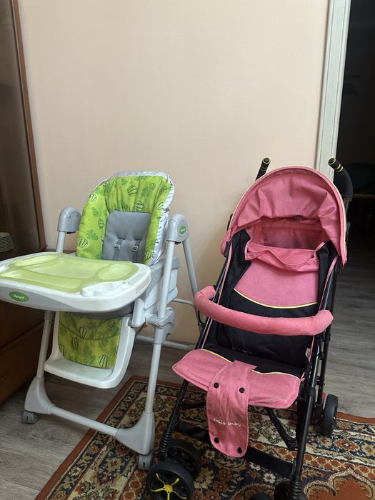 Детская коляска и столик для кормления