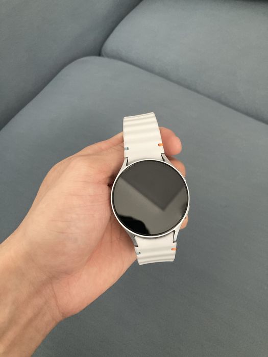 Смарт-часы Samsung Galaxy Watch7 44 мм серебристый