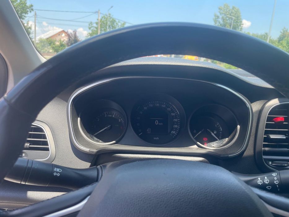 Vând Renault megane 4