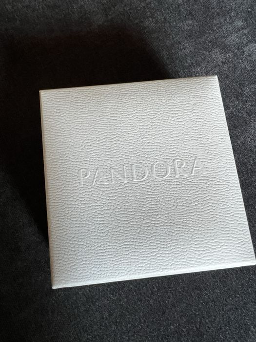 Pandora гривна с елементи