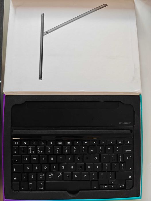 Клавиатура Logitech за iPad air 2