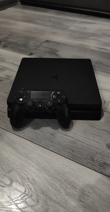 PlayStation 4 ( Ps4) + controller