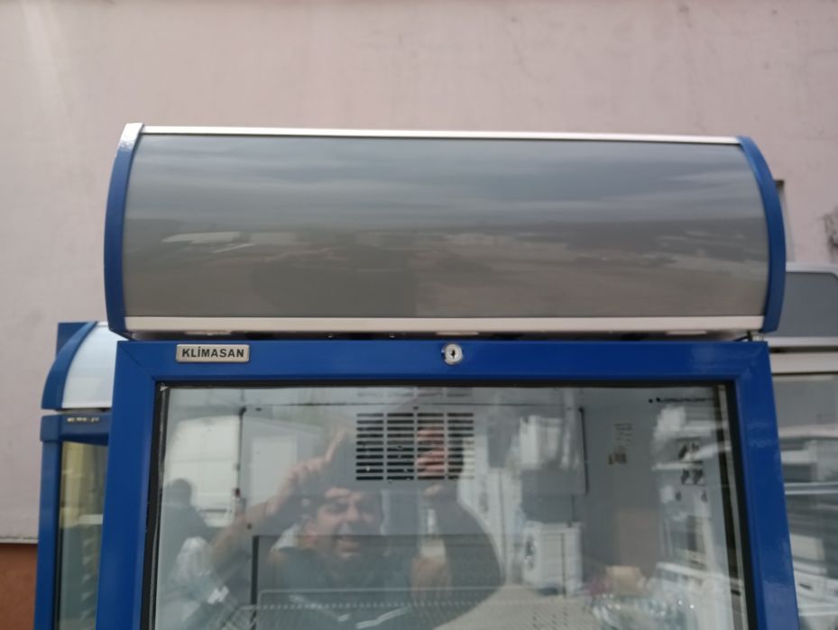 Вертикална плюсова хладилна витрина за бира, вода, безалкохолни напитки и други с 12 месеца гаранция!