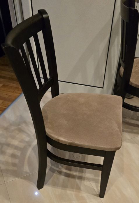 Трапезна маса със 4 стола в цвят венге