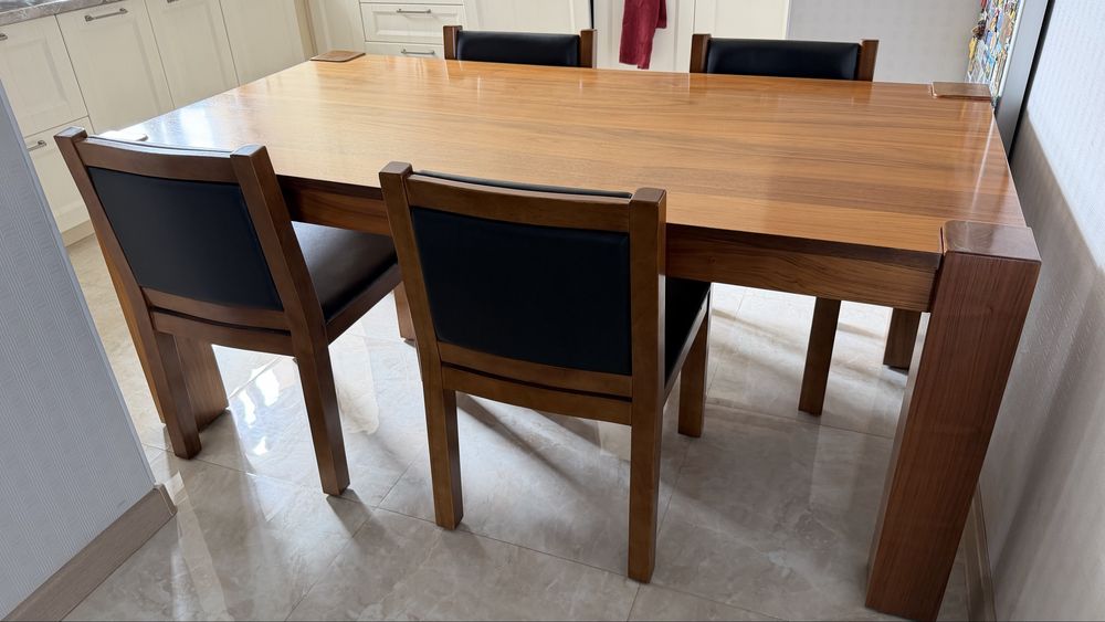 Продам комплект мебели из дерева