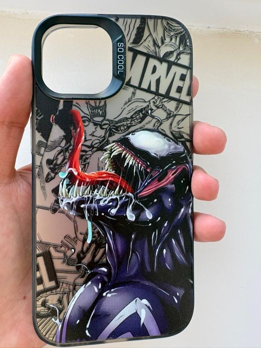 Чехлы Marvel для iPhone 15 (Веном / Человек-Паук)