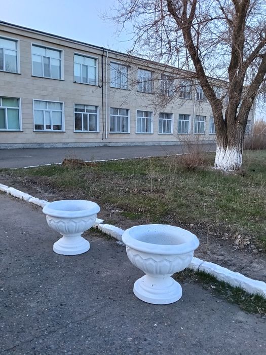 Уличные вазоны из бетона