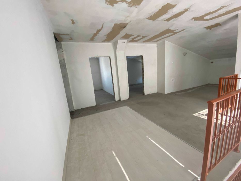 Самостоятелна нова къща, сп.Чайка, гараж