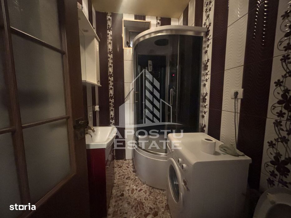 Apartament cu 2 camere de vanzare,curte comuna,boxa de 50mp,Timisoara