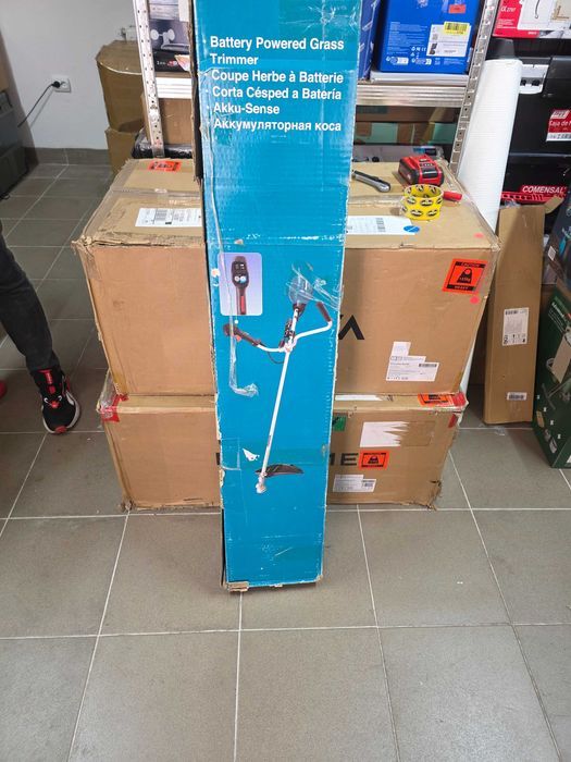 Motocoasa Makita UR101CZ trimmer de gazon cu acumulator 36 - 40 V | 430 mm | Fara perii | Fara acumulator si incarcator