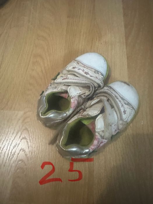 отдам детскую обувь