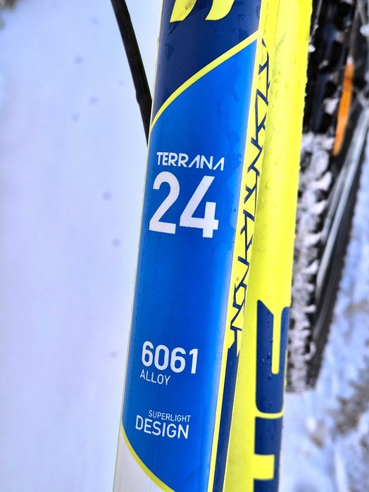 Bicicleta 24", angrenaje Shimano, 3x6, cadru aluminiu. Putin folosita