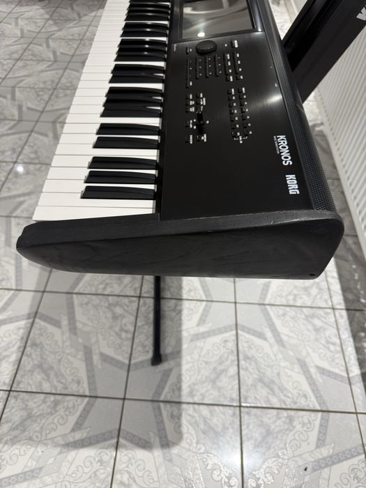 Korg Kronos 2, pedala, 9 seturi, stativ Spider