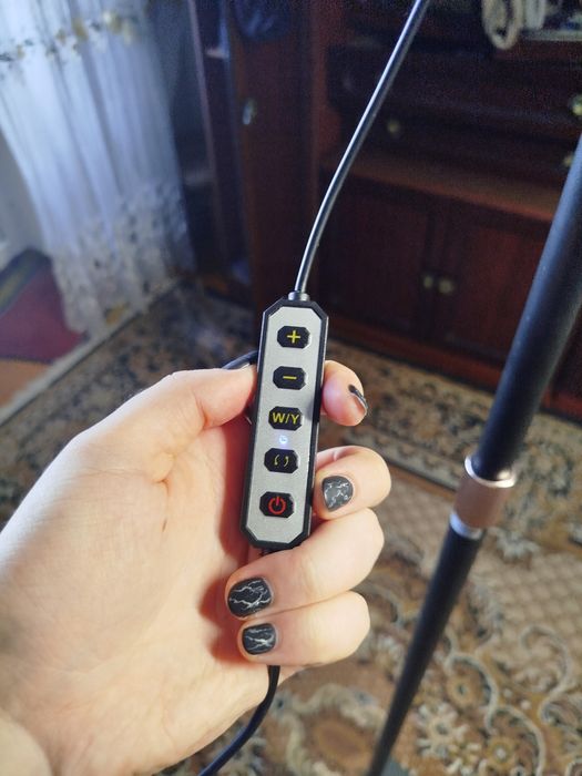 Продам напольную лампу