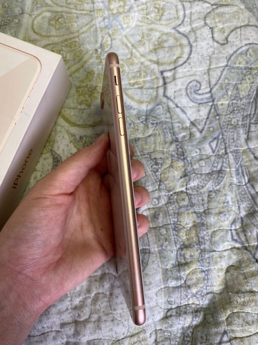 Продам iPhone 8+ в идельном состояние