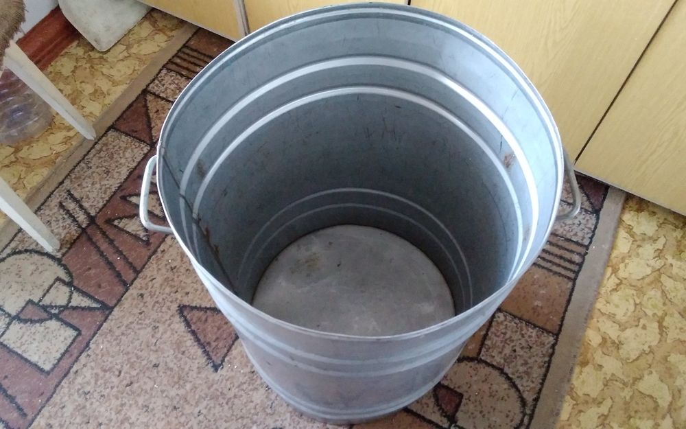 Продам бак с крышкой