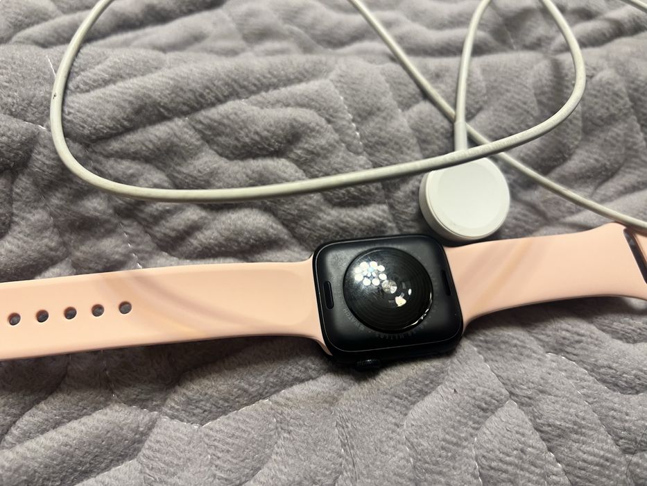 Продам часы apple watch