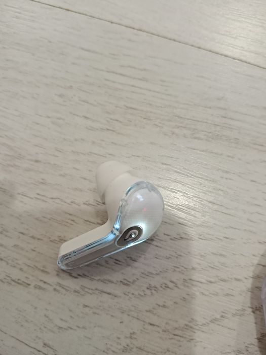 Наушник с блютозм