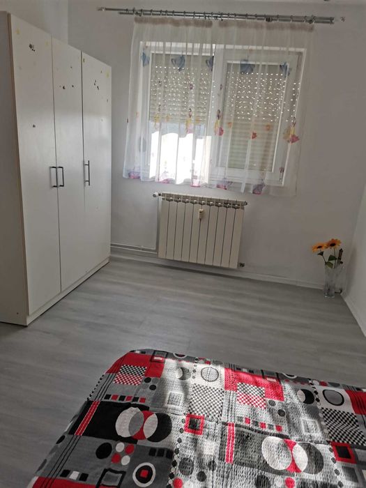 Închiriez apartament 3 camere Craiova, zona Lăpuș-Arges