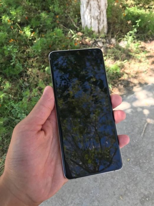 Samsung Galaxy A82 5G  Ekran: Snapdragon 865 plus