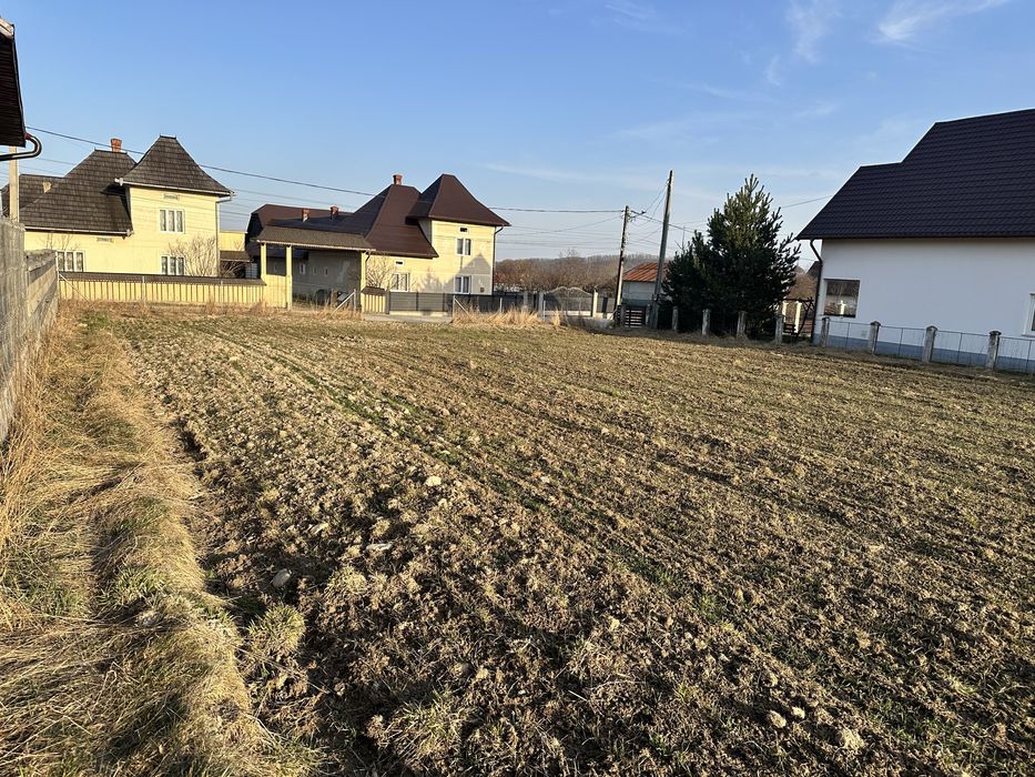 Teren de vinzare (fronturi de casa)