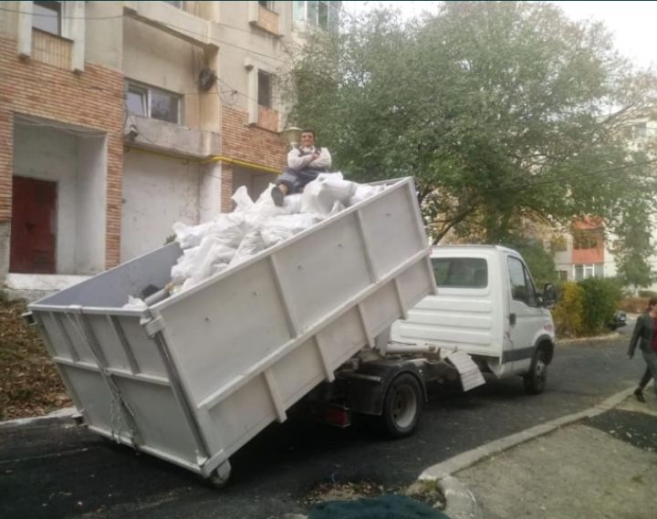 Închiriez container, cuve, bena detașabilă pentru moloz, moluz, gunoi