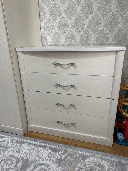 Продается шкаф с комодом