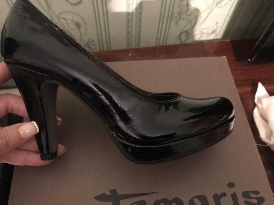 Туфли осенние Tamaris черные, лаковые