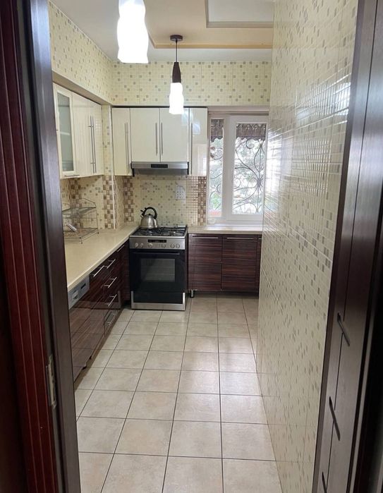 Срочно! Квартира на Ц4-корзинка Шедевр 4/2/9 общ пл 91м с обстановкой