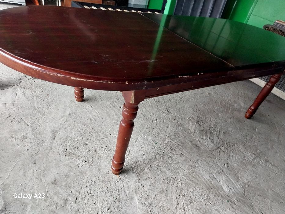 Продам  стол и диван