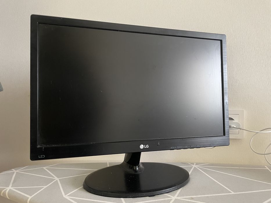 Монитор LG 19M38A-B.