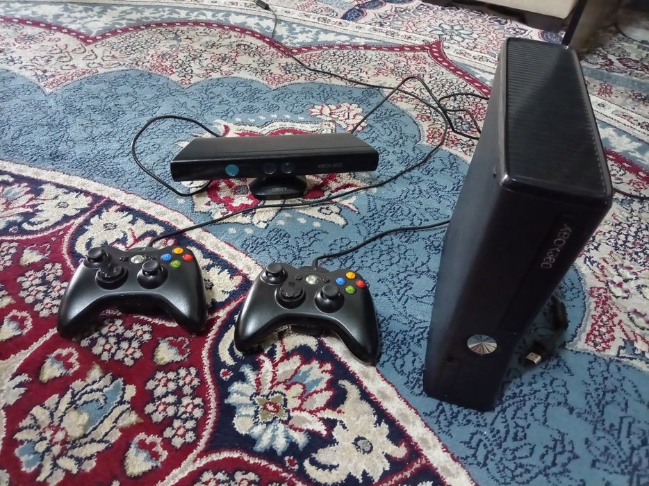 Xbox 360 Slim Sotiladi 250 gb + proshivka + kinect