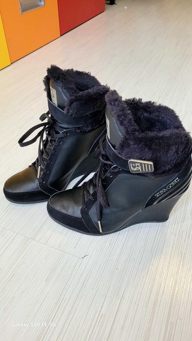 Дамски зимни обувки адидас selena gomez