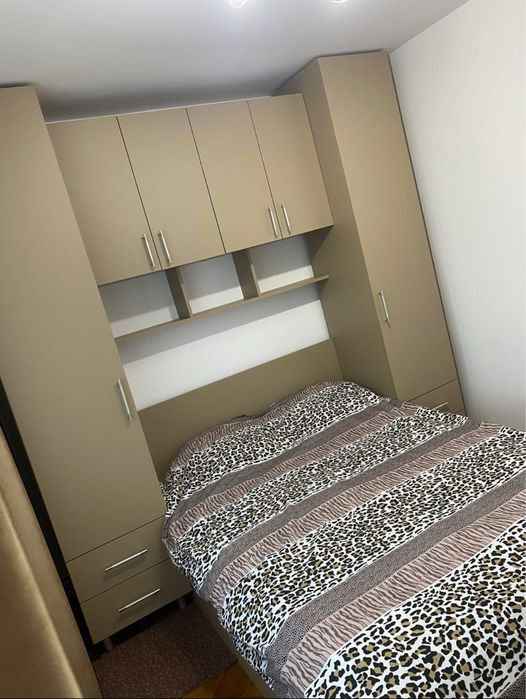 Închiriez apartament 4 camere
