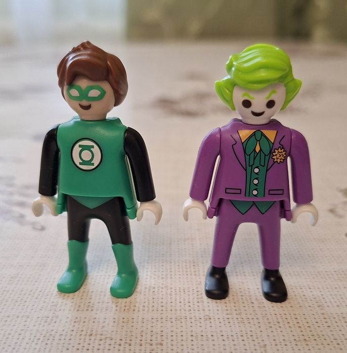 Киндер сюрприз, фигурки из коллекции  DC Playmobile