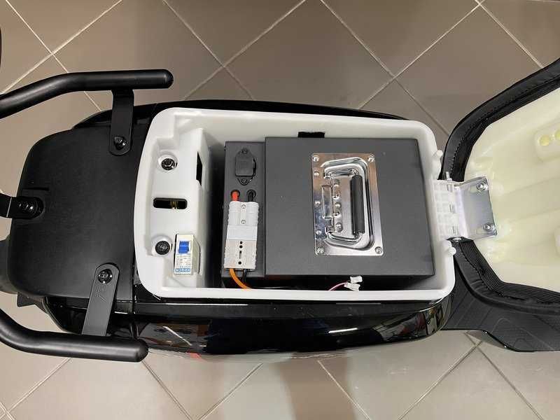 scuter electric 2025 EQUICKEY q8,48v 60ah lifepo4 baterie,incarcare super rapida incarcator 15A 54V,telecomanda original 25km/h,delimitat 50km/h