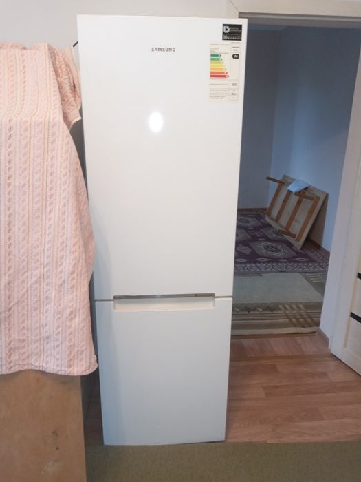 Продаётся холодилник  самсунг