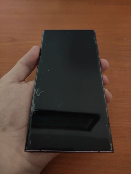 Samsung Galaxy S22 Ultra Vișiniu 12Gb RAM/256Gb + Huse