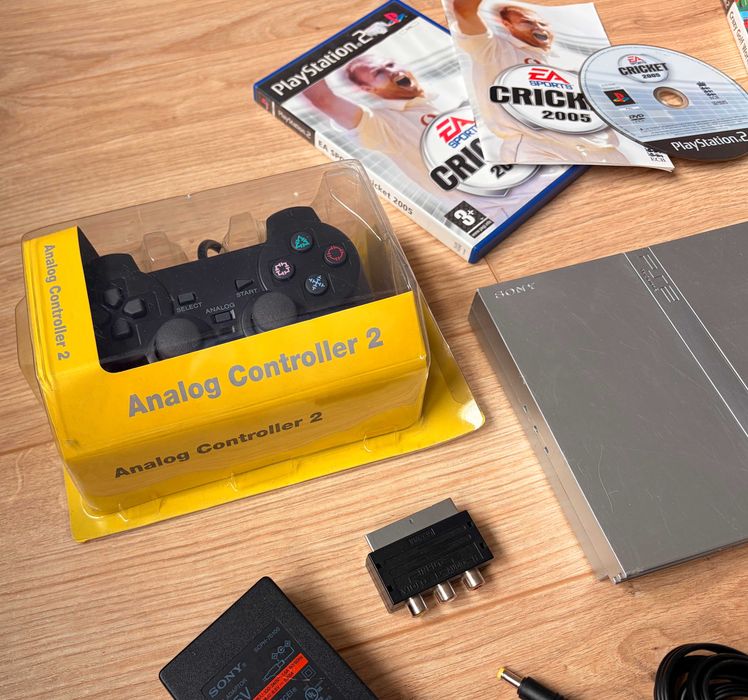 PS2 Slim Silver PlayStation 2 + подарък 6 игри и два контролера
