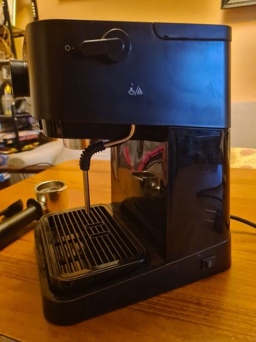 Кафемашина DeLonghi EC235.BK