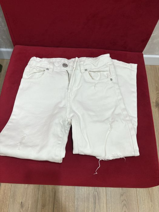 Продам белые джинсы на девочку Zara