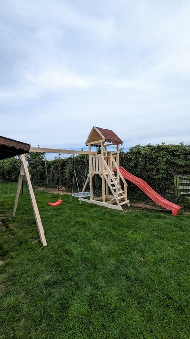 Loc de joaca, casuta, tobogan, nisipar, leagan