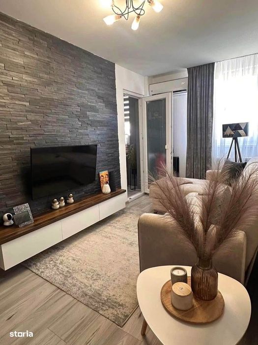 De vanzare apartament cu 3 camere, 2 balcoane, renovat, zona Pascal