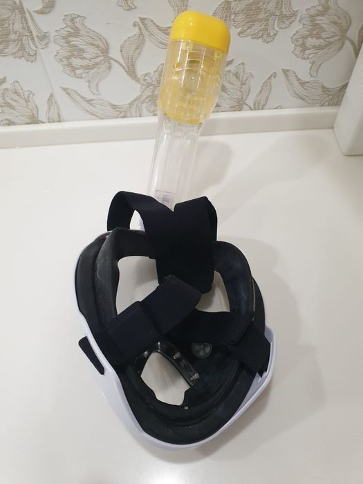 Маска для плавания под водой.