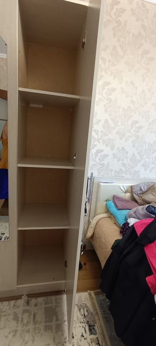 Продам спальни мебель шкаф