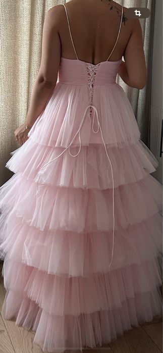 Продавам нова официална рокля М размер